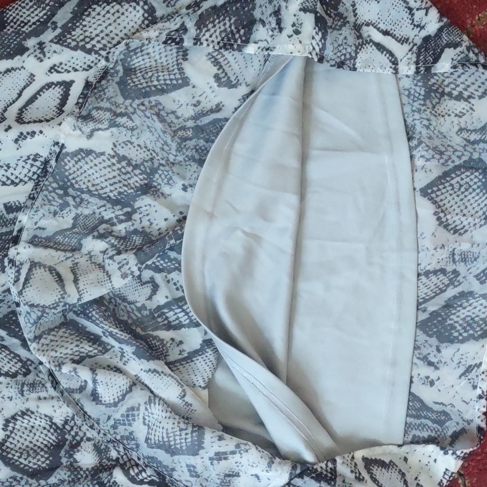 3/15 ๐ฆ Gorgeous Snakeskin Sundress - Picture 3 of 8